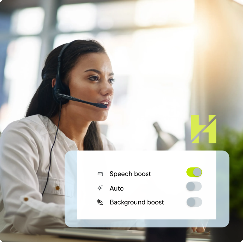 Image of a customer service representative in a call center with the Sharpi AI technology UI