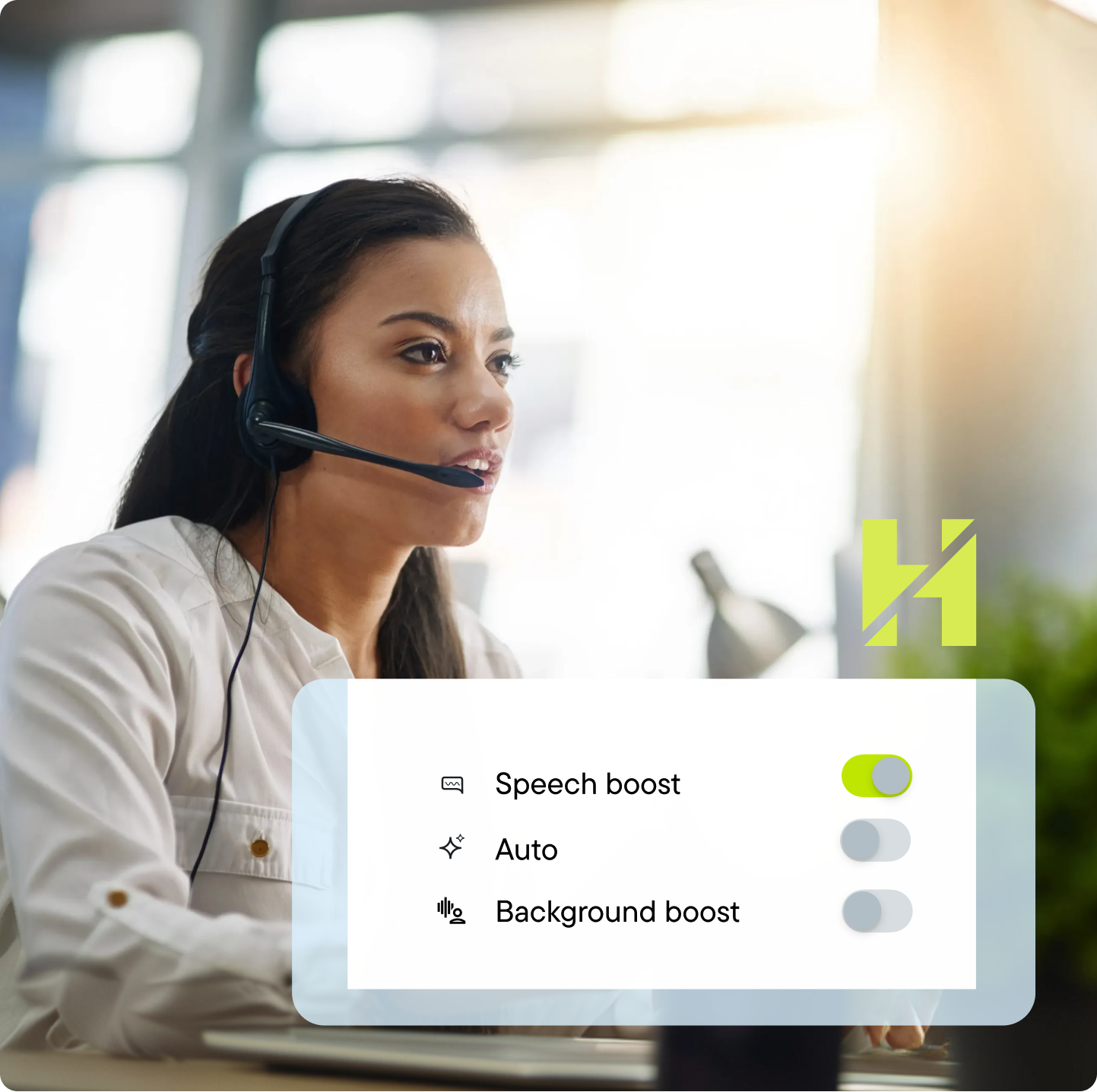 Image of a customer service representative in a call center with the Sharpi AI technology UI
